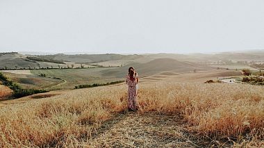 Lecce, İtalya'dan Sergio Eblo kameraman - Un bacio con il vento - Engagement in Tuscany, drone video, düğün, erotik, nişan, raporlama
