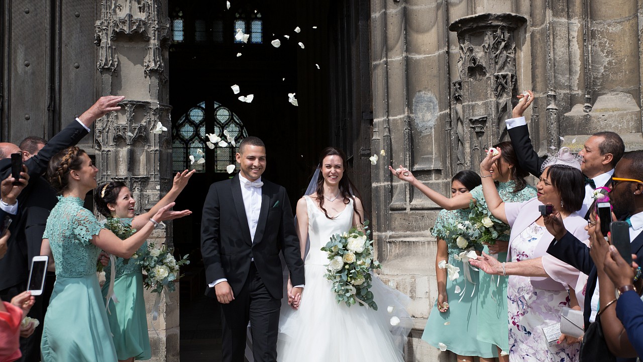 Love never comes to an end