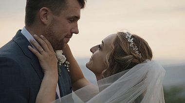 来自 佛罗伦萨, 意大利 的摄像师 Thirtyfive Studios - Svet & Tyler | Wedding videography in Ristonchi Castle Tuscany, wedding