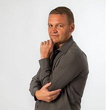 Videograf Nick Joarza