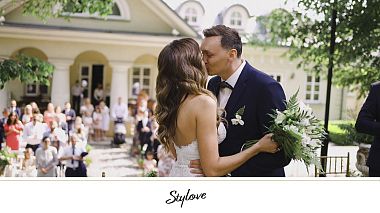 来自 克拉科夫, 波兰 的摄像师 Stylove - Justyna & Michał | teledysk ślubny | ślub plenerowy w Pałacu Śmiłowice, drone-video, engagement, reporting, wedding