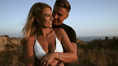 Videógrafo Phosart Cinematography de Aten, Grécia - Luke & Vikki , Romantic destination wedding story in Santorini., drone-video, engagement, erotic, event, wedding
