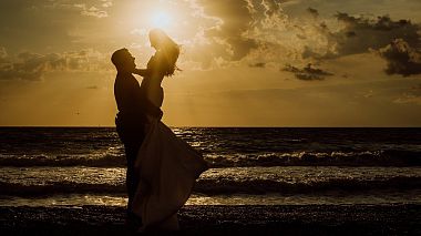 Videographer Corneliu Neacsu from Bukurešť, Rumunsko - Waves and love, wedding