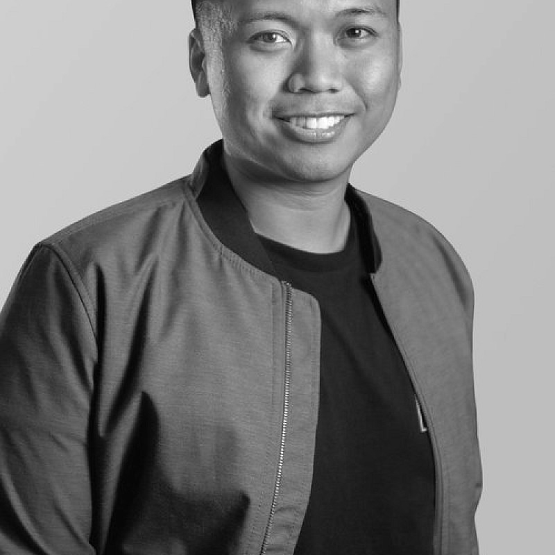 Videographer Charles Hnl