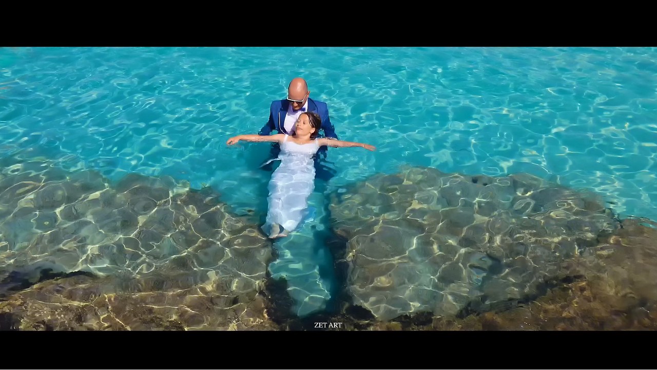 Trash The Dress in The Blue Lagoon