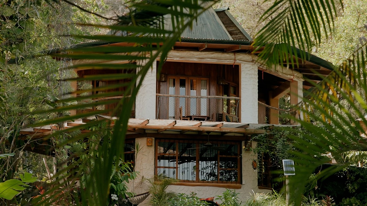 来自 利比里亚, 哥斯达黎加 的摄像师 Puro Amor Weddings - "the most free spirited wedding ive been part of", anniversary, drone-video, engagement, wedding